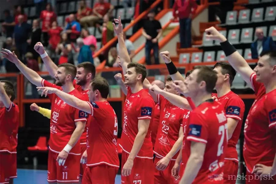 NHE: VÍŤAZSTVÁ HLAVNÝCH FAVORITOV VO ŠTVRŤFINÁLE I O ZÁCHRANU, BOJNICE USPELI V TOPOĽČANOCH