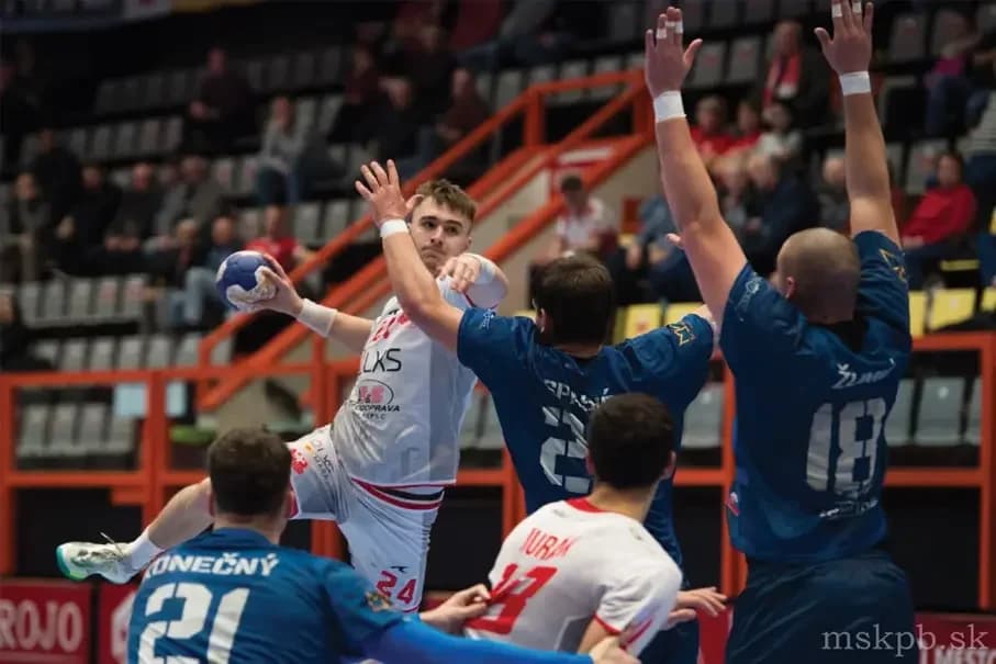 SLOVENSKÝ POHÁR: POVAŽSKÁ BYSTRICA A NOVÉ ZÁMKY BEZ PROBLÉMOV DO SEMIFINÁLE