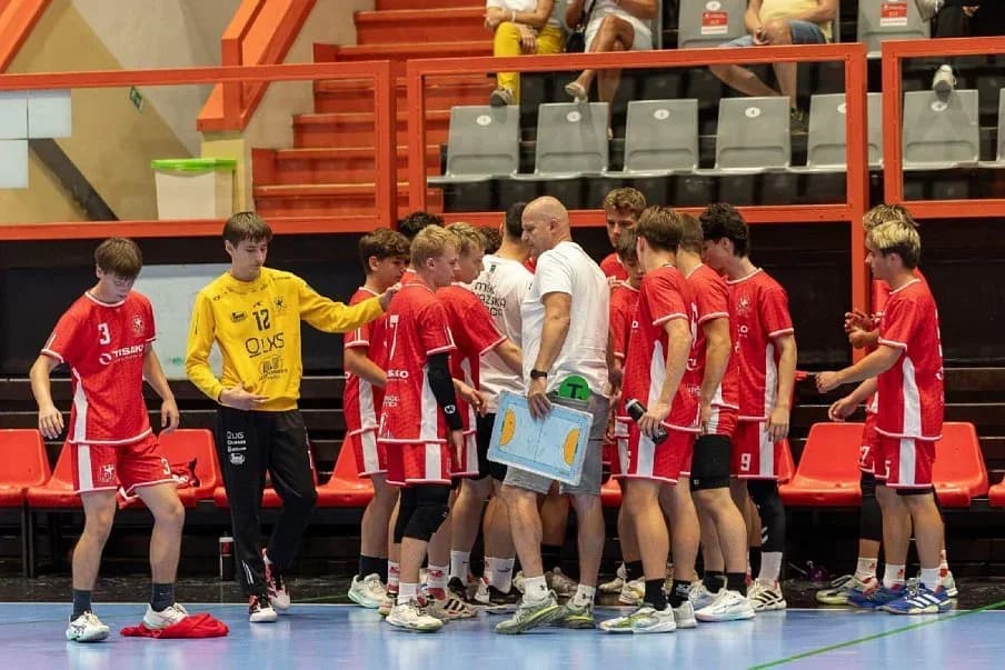 MLADŠÍ DOMINOVALI DO ZAČIATKU, STARŠÍ PO POLČASE